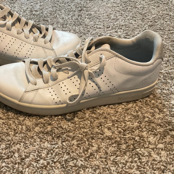 Mens white leather KSwiss size 11.5 Court style sneaker - Picture 1 of 5